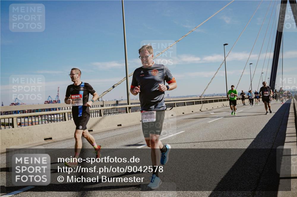03.10.2025 - Köhlbrandbrückenlauf Michael Burmester http://msf.ph/oto/9042578 03.10.2025 12:23:55 Position 1 6465, 5671 meine-sportfotos.de
