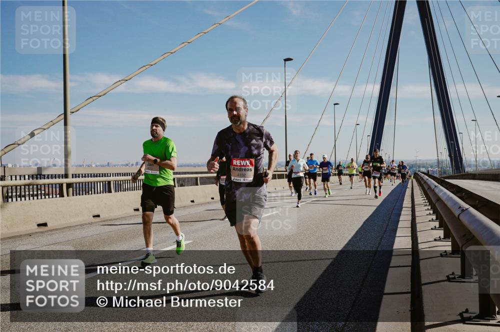 03.10.2025 - Köhlbrandbrückenlauf Michael Burmester http://msf.ph/oto/9042584 03.10.2025 12:23:58 Position 1 4332 meine-sportfotos.de