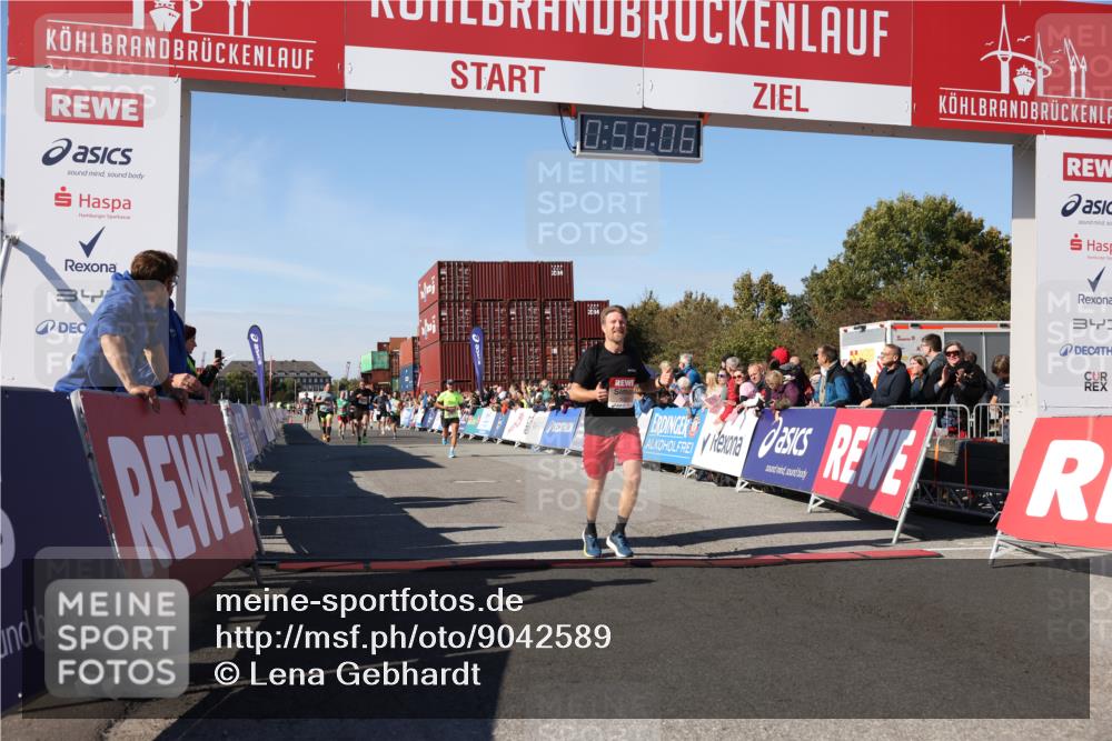 03.10.2025 - Köhlbrandbrückenlauf Lena Gebhardt http://msf.ph/oto/9042589 03.10.2025 12:59:07 Ziel 4126, 4164, 5967, 6036, 6329, 6390, 6478, 6493, 6674 meine-sportfotos.de