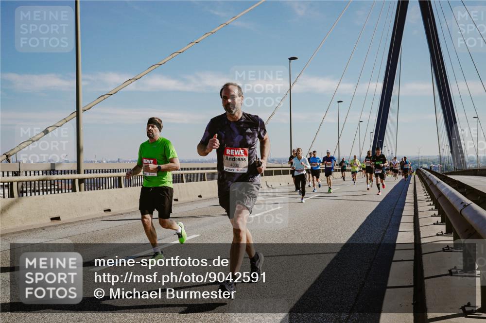 03.10.2025 - Köhlbrandbrückenlauf Michael Burmester http://msf.ph/oto/9042591 03.10.2025 12:23:58 Position 1 4332 meine-sportfotos.de