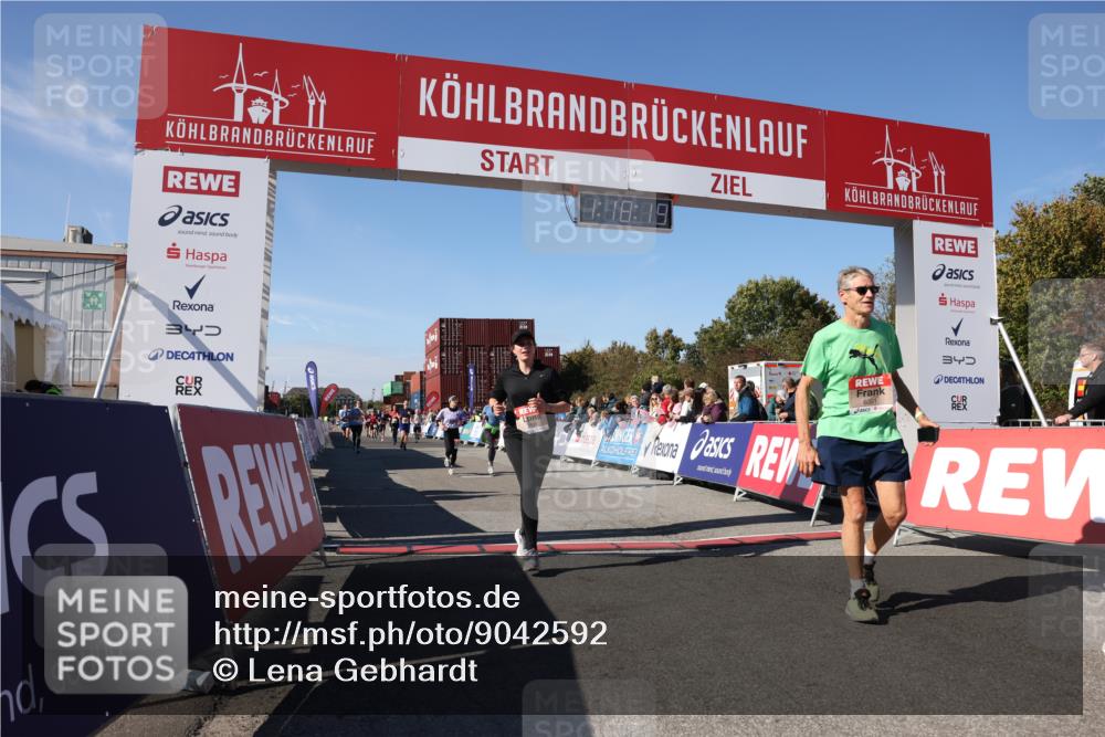 03.10.2025 - Köhlbrandbrückenlauf Lena Gebhardt http://msf.ph/oto/9042592 03.10.2025 13:18:19 Ziel 4472, 4473, 4560, 4581, 4600, 4661, 4760, 5379, 5440, 5454, 5691, 5722, 5816, 6001, 6310 meine-sportfotos.de