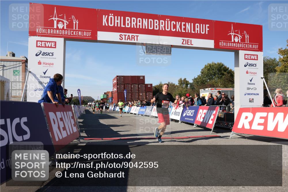 03.10.2025 - Köhlbrandbrückenlauf Lena Gebhardt http://msf.ph/oto/9042595 03.10.2025 12:59:07 Ziel 4126, 4164, 5967, 6036, 6329, 6390, 6478, 6493, 6674 meine-sportfotos.de