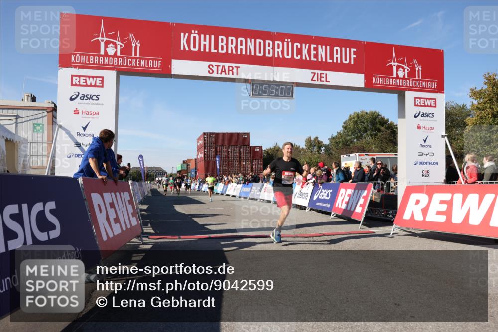 03.10.2025 - Köhlbrandbrückenlauf Lena Gebhardt http://msf.ph/oto/9042599 03.10.2025 12:59:07 Ziel 4126, 4164, 5967, 6036, 6329, 6390, 6478, 6493, 6674 meine-sportfotos.de