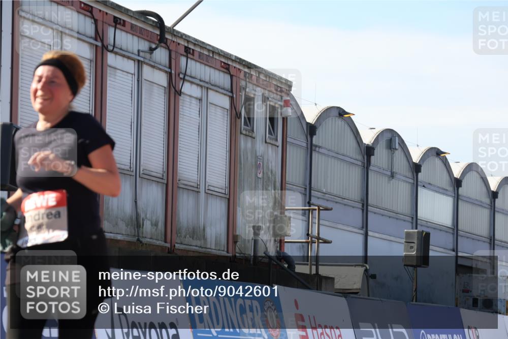 03.10.2025 - Köhlbrandbrückenlauf Luisa Fischer http://msf.ph/oto/9042601 03.10.2025 13:36:56 Ziel 4974, 5287, 5313, 5592, 5808 meine-sportfotos.de