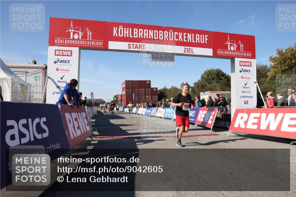 03.10.2025 - Köhlbrandbrückenlauf Lena Gebhardt http://msf.ph/oto/9042605 03.10.2025 12:59:07 Ziel 4126, 4164, 5967, 6036, 6329, 6390, 6478, 6493, 6674 meine-sportfotos.de