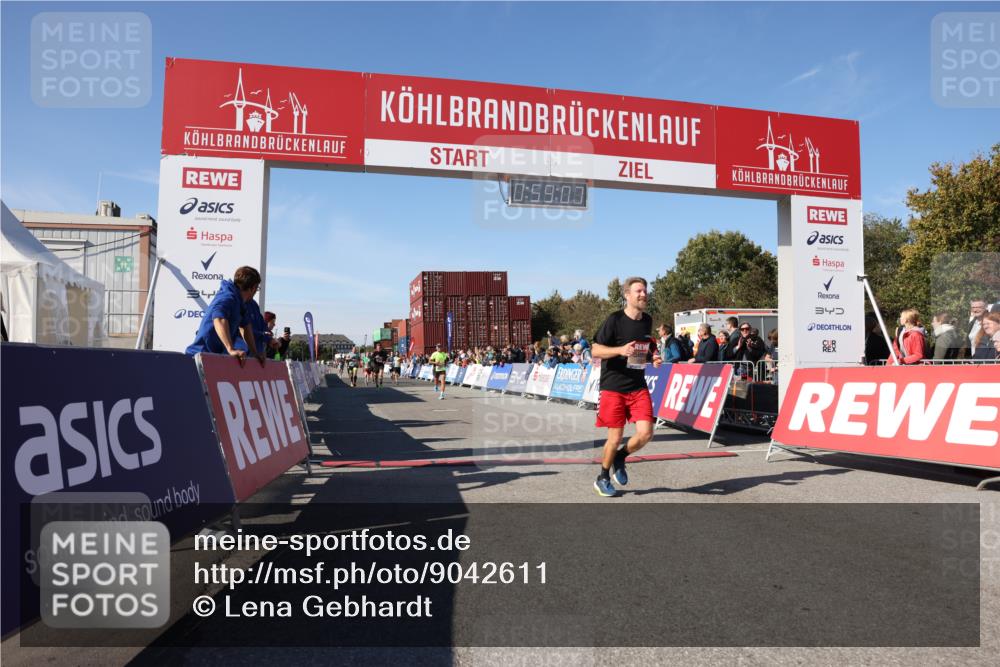 03.10.2025 - Köhlbrandbrückenlauf Lena Gebhardt http://msf.ph/oto/9042611 03.10.2025 12:59:07 Ziel 4126, 4164, 5967, 6036, 6329, 6390, 6478, 6493, 6674 meine-sportfotos.de