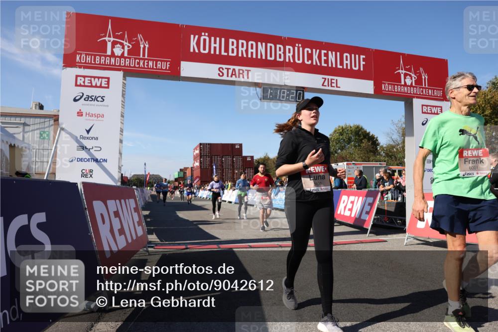 03.10.2025 - Köhlbrandbrückenlauf Lena Gebhardt http://msf.ph/oto/9042612 03.10.2025 13:18:20 Ziel 4341, 4472, 4473, 4560, 4581, 4600, 4760, 5379, 5440, 5454, 5691, 5722, 5816, 6001, 6310 meine-sportfotos.de