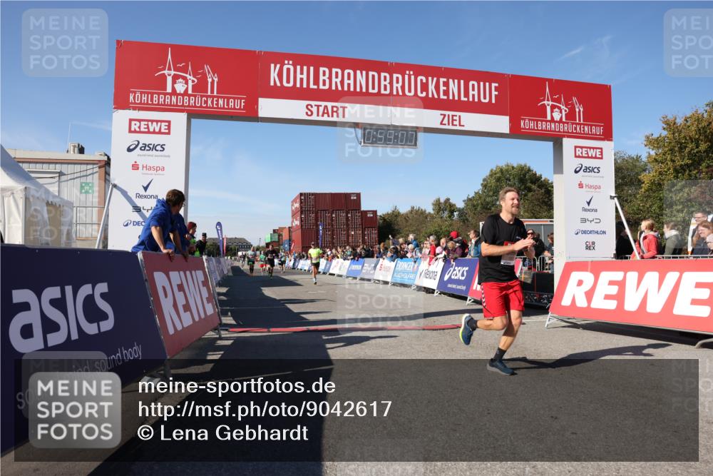 03.10.2025 - Köhlbrandbrückenlauf Lena Gebhardt http://msf.ph/oto/9042617 03.10.2025 12:59:08 Ziel 4126, 4164, 4226, 5967, 6036, 6329, 6390, 6478, 6493 meine-sportfotos.de