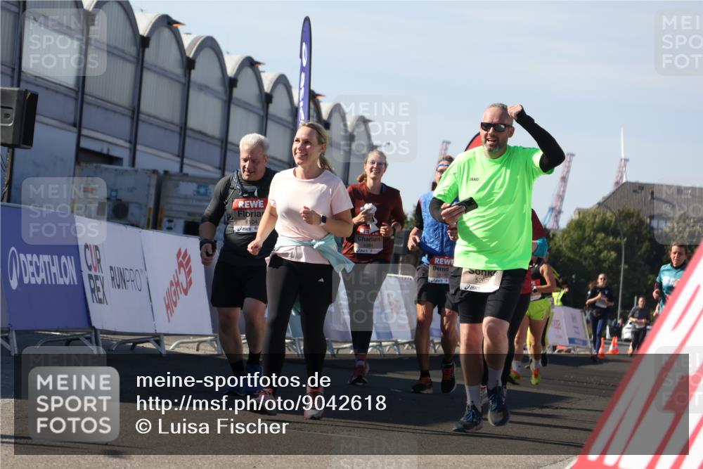 03.10.2025 - Köhlbrandbrückenlauf Luisa Fischer http://msf.ph/oto/9042618 03.10.2025 13:37:01 Ziel 5287, 5313, 5507, 5592, 5808, 6104 meine-sportfotos.de