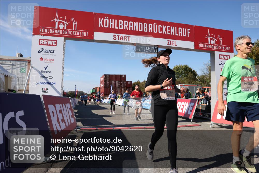 03.10.2025 - Köhlbrandbrückenlauf Lena Gebhardt http://msf.ph/oto/9042620 03.10.2025 13:18:20 Ziel 4341, 4472, 4473, 4560, 4581, 4600, 4760, 5379, 5440, 5454, 5691, 5722, 5816, 6001, 6310 meine-sportfotos.de
