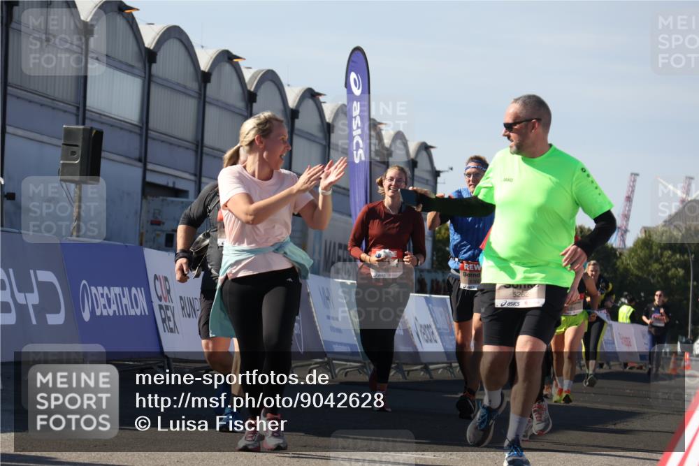 03.10.2025 - Köhlbrandbrückenlauf Luisa Fischer http://msf.ph/oto/9042628 03.10.2025 13:37:02 Ziel 5287, 5313, 5507, 5592, 6104 meine-sportfotos.de