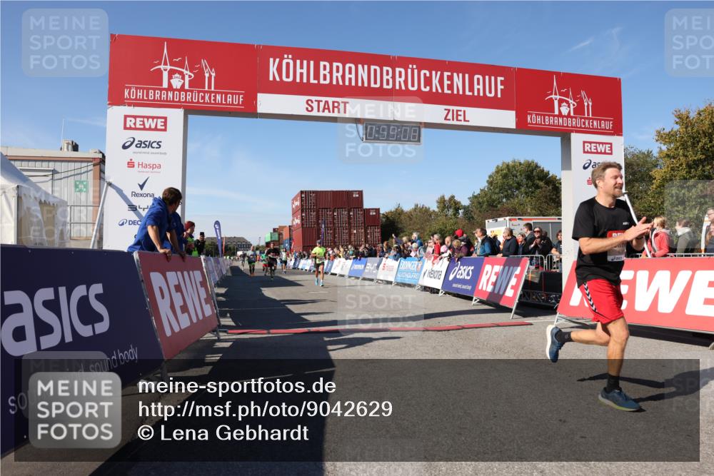 03.10.2025 - Köhlbrandbrückenlauf Lena Gebhardt http://msf.ph/oto/9042629 03.10.2025 12:59:08 Ziel 4126, 4164, 4226, 5967, 6036, 6329, 6390, 6478, 6493 meine-sportfotos.de