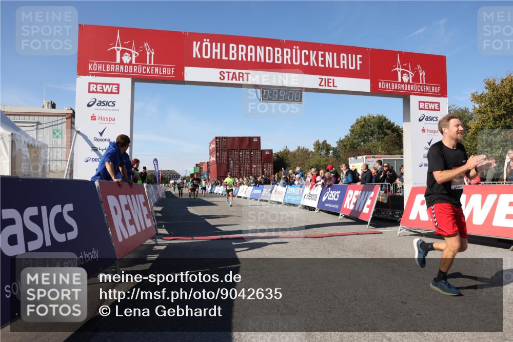 03.10.2025 - Köhlbrandbrückenlauf Lena Gebhardt http://msf.ph/oto/9042635 03.10.2025 12:59:08 Ziel 4126, 4164, 4226, 5967, 6036, 6329, 6390, 6478, 6493 meine-sportfotos.de