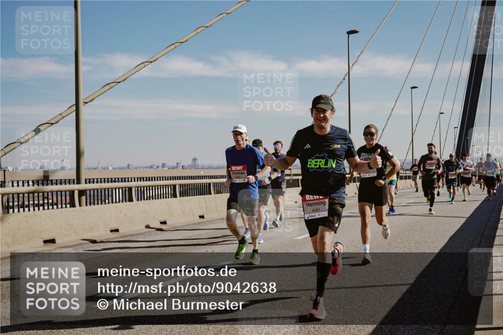 03.10.2025 - Köhlbrandbrückenlauf Michael Burmester http://msf.ph/oto/9042638 03.10.2025 12:24:02 Position 1 6461 meine-sportfotos.de