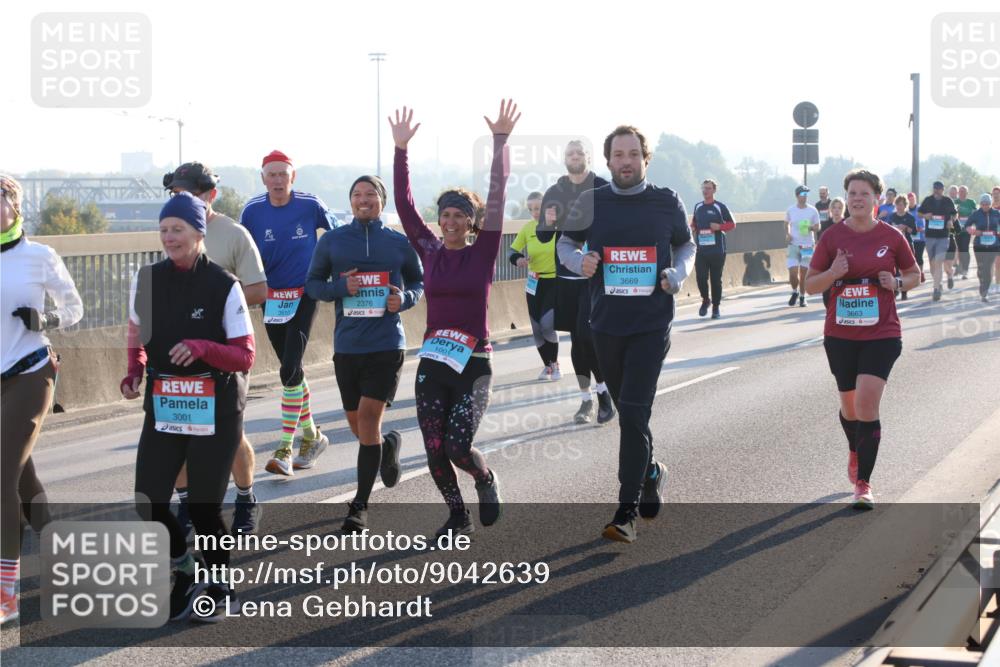 03.10.2025 - Köhlbrandbrückenlauf Lena Gebhardt http://msf.ph/oto/9042639 03.10.2025 09:26:10 Position 1 2376, 3510, 3001, 1001, 3669, 3663 meine-sportfotos.de