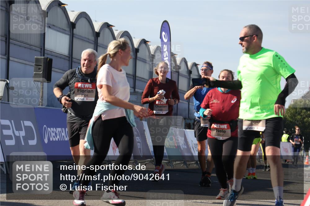 03.10.2025 - Köhlbrandbrückenlauf Luisa Fischer http://msf.ph/oto/9042641 03.10.2025 13:37:03 Ziel 5287, 5507, 5592, 6104, 6380, 6381 meine-sportfotos.de