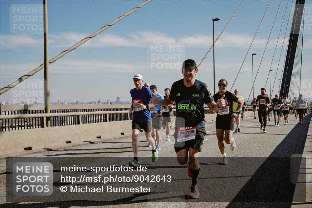 03.10.2025 - Köhlbrandbrückenlauf Michael Burmester http://msf.ph/oto/9042643 03.10.2025 12:24:02 Position 1 5, 6461 meine-sportfotos.de