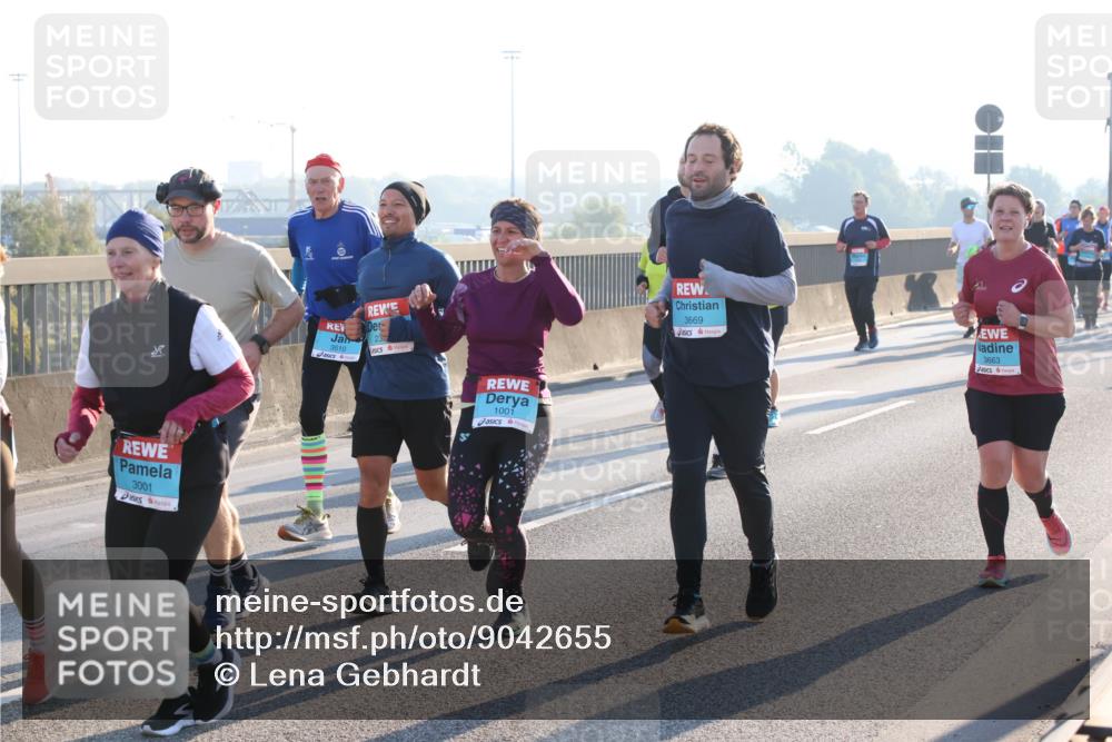 03.10.2025 - Köhlbrandbrückenlauf Lena Gebhardt http://msf.ph/oto/9042655 03.10.2025 09:26:11 Position 1 3001, 3510, 23, 1001, 3669, 3663, 2 meine-sportfotos.de