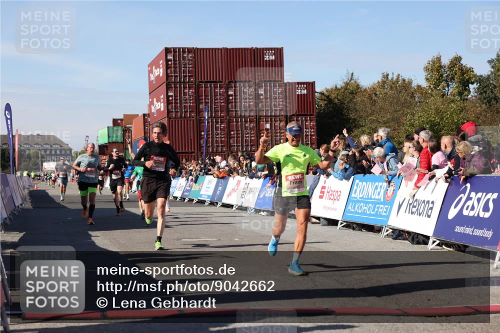 03.10.2025 - Köhlbrandbrückenlauf Lena Gebhardt http://msf.ph/oto/9042662 03.10.2025 12:59:10 Ziel 4164, 4226, 5967, 6036, 6329, 6390, 6391, 6478, 6493 meine-sportfotos.de