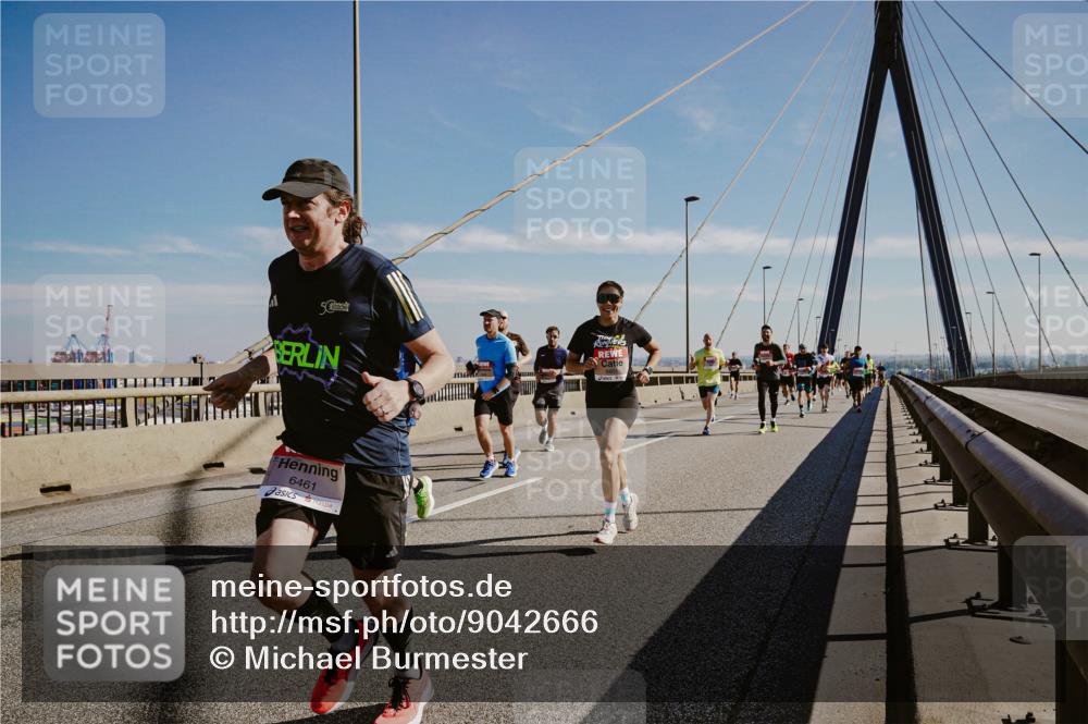 03.10.2025 - Köhlbrandbrückenlauf Michael Burmester http://msf.ph/oto/9042666 03.10.2025 12:24:03 Position 1 6461 meine-sportfotos.de