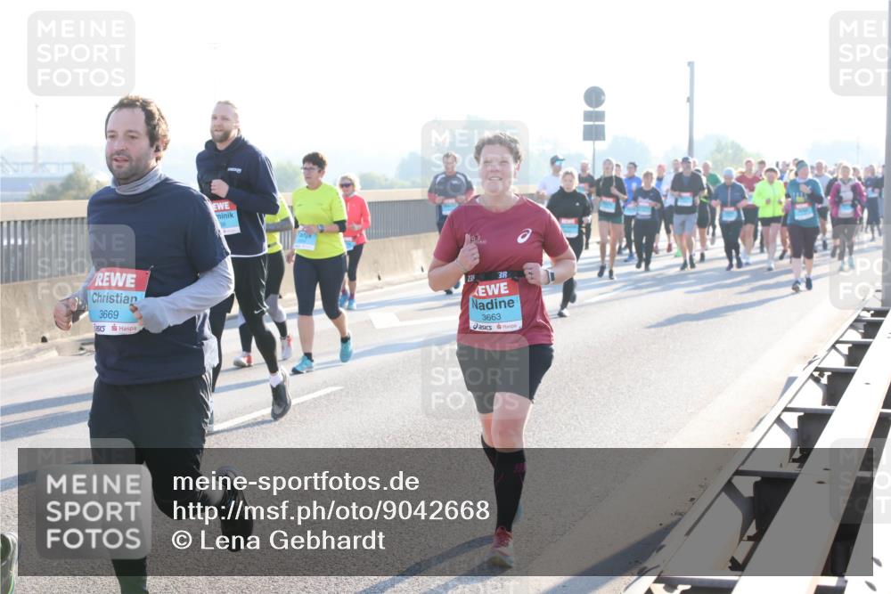 03.10.2025 - Köhlbrandbrückenlauf Lena Gebhardt http://msf.ph/oto/9042668 03.10.2025 09:26:11 Position 1 3669, 13, 3, 3663 meine-sportfotos.de