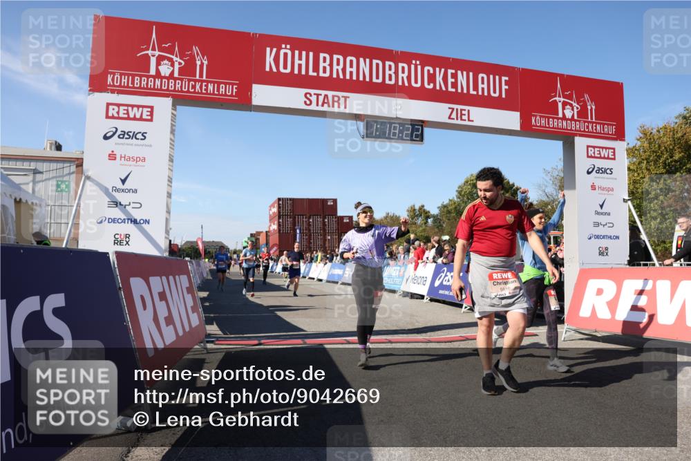 03.10.2025 - Köhlbrandbrückenlauf Lena Gebhardt http://msf.ph/oto/9042669 03.10.2025 13:18:23 Ziel 4280, 4341, 4560, 4581, 4600, 4760, 4819, 4882, 5192, 5379, 5440, 5691, 5722, 5816, 6001 meine-sportfotos.de