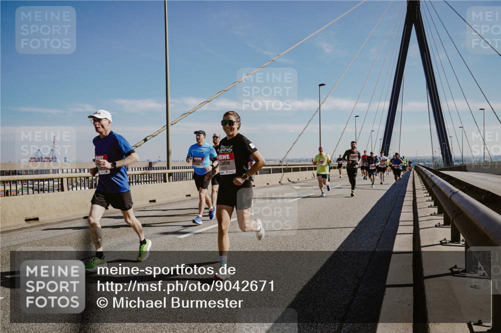 03.10.2025 - Köhlbrandbrückenlauf Michael Burmester http://msf.ph/oto/9042671 03.10.2025 12:24:04 Position 1 6601 meine-sportfotos.de