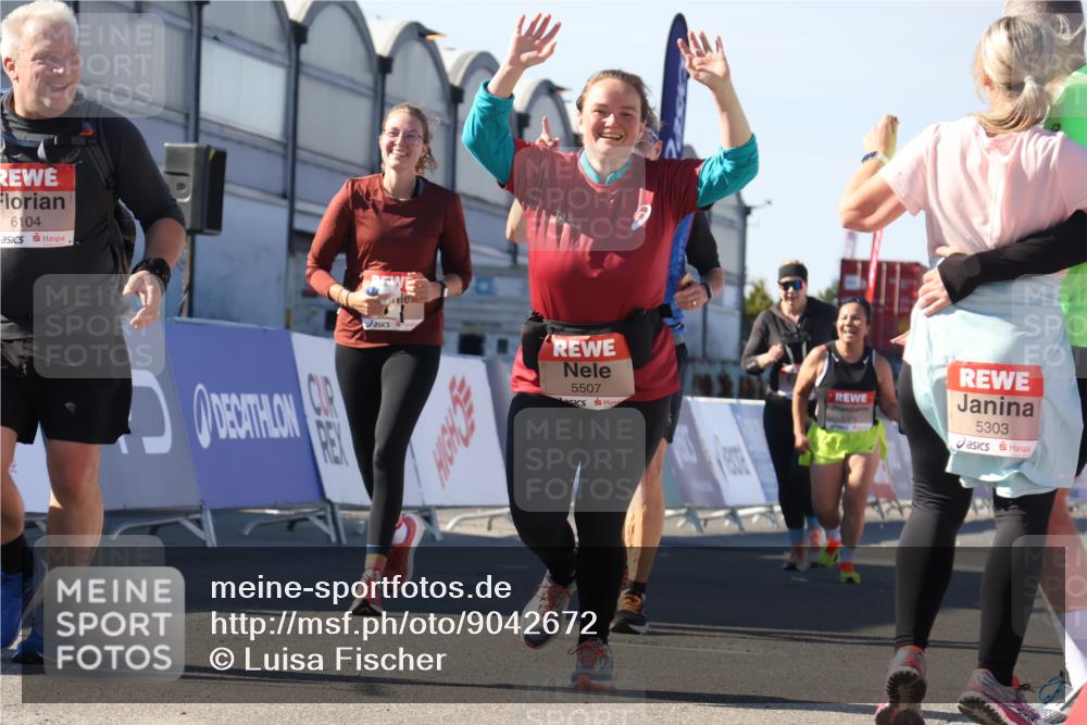 03.10.2025 - Köhlbrandbrückenlauf Luisa Fischer http://msf.ph/oto/9042672 03.10.2025 13:37:05 Ziel 5262, 5287, 5303, 5507, 5592, 6104, 6380, 6381 meine-sportfotos.de