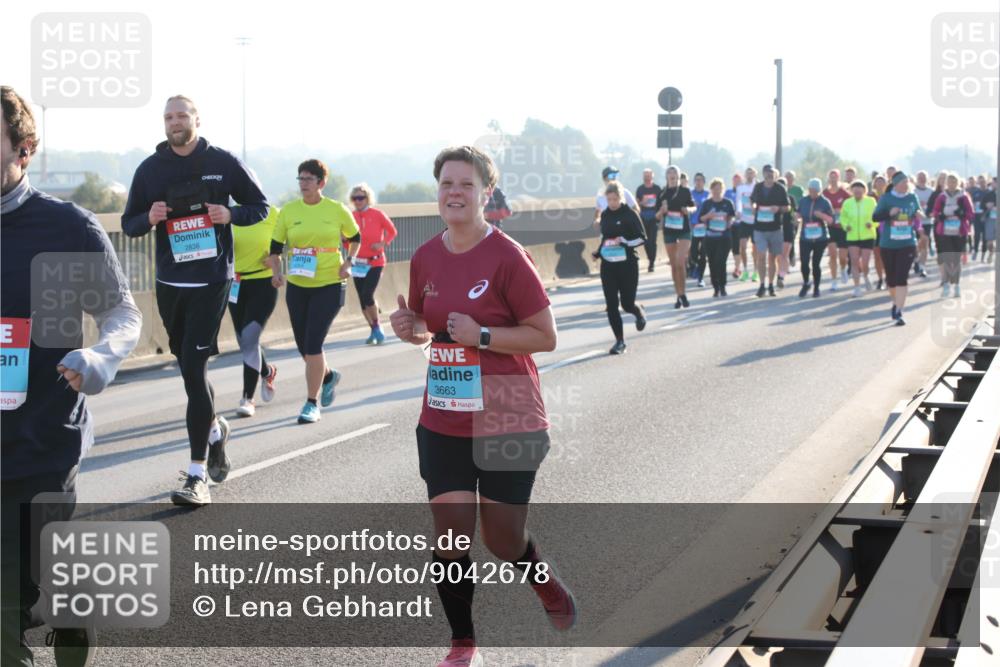 03.10.2025 - Köhlbrandbrückenlauf Lena Gebhardt http://msf.ph/oto/9042678 03.10.2025 09:26:12 Position 1 2838, 3663 meine-sportfotos.de