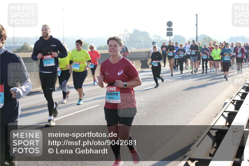 03.10.2025 - Köhlbrandbrückenlauf Lena Gebhardt http://msf.ph/oto/9042681 03.10.2025 09:26:12 Position 1 2838, 3663 meine-sportfotos.de