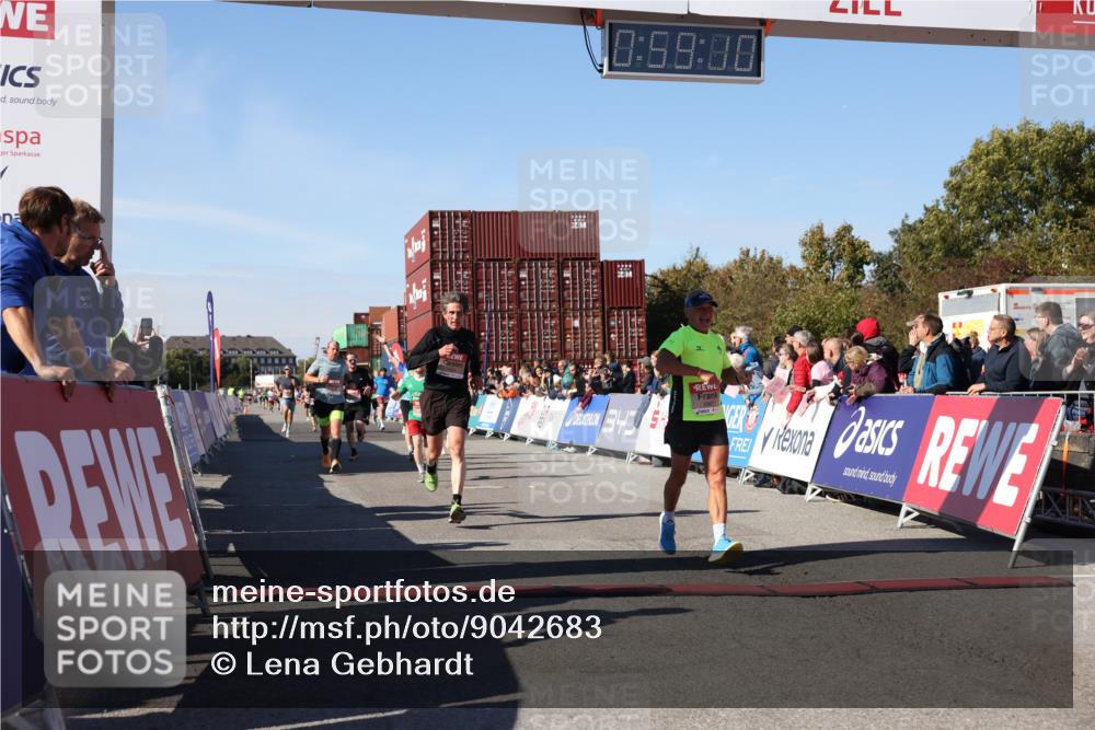 03.10.2025 - Köhlbrandbrückenlauf Lena Gebhardt http://msf.ph/oto/9042683 03.10.2025 12:59:11 Ziel 4164, 4226, 4441, 5967, 6036, 6329, 6390, 6391, 6478, 6493 meine-sportfotos.de