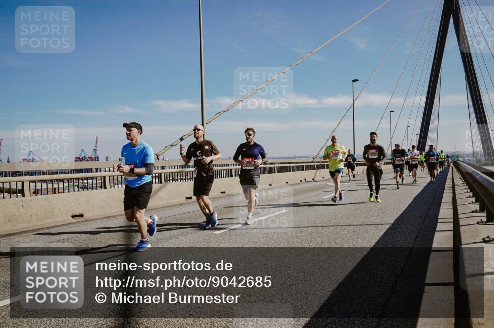 03.10.2025 - Köhlbrandbrückenlauf Michael Burmester http://msf.ph/oto/9042685 03.10.2025 12:24:05 Position 1  meine-sportfotos.de