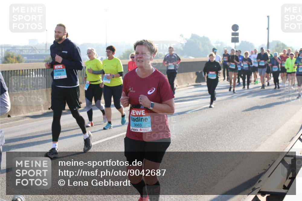03.10.2025 - Köhlbrandbrückenlauf Lena Gebhardt http://msf.ph/oto/9042687 03.10.2025 09:26:12 Position 1 2838, 3663 meine-sportfotos.de
