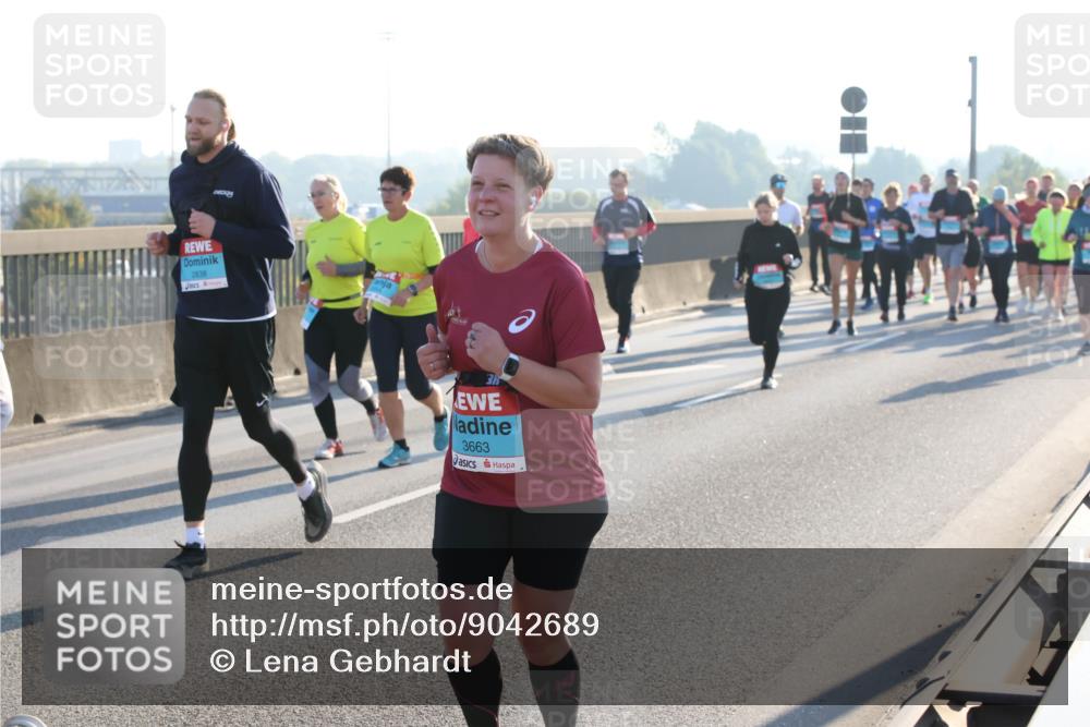 03.10.2025 - Köhlbrandbrückenlauf Lena Gebhardt http://msf.ph/oto/9042689 03.10.2025 09:26:12 Position 1 2838, 36, 3663 meine-sportfotos.de