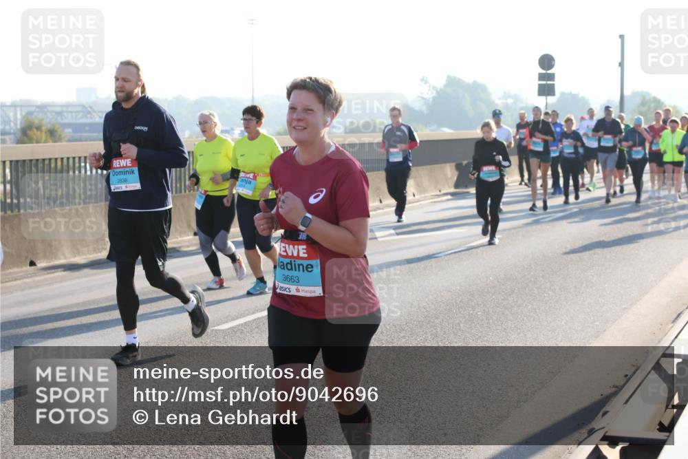 03.10.2025 - Köhlbrandbrückenlauf Lena Gebhardt http://msf.ph/oto/9042696 03.10.2025 09:26:12 Position 1 2838, 3663 meine-sportfotos.de