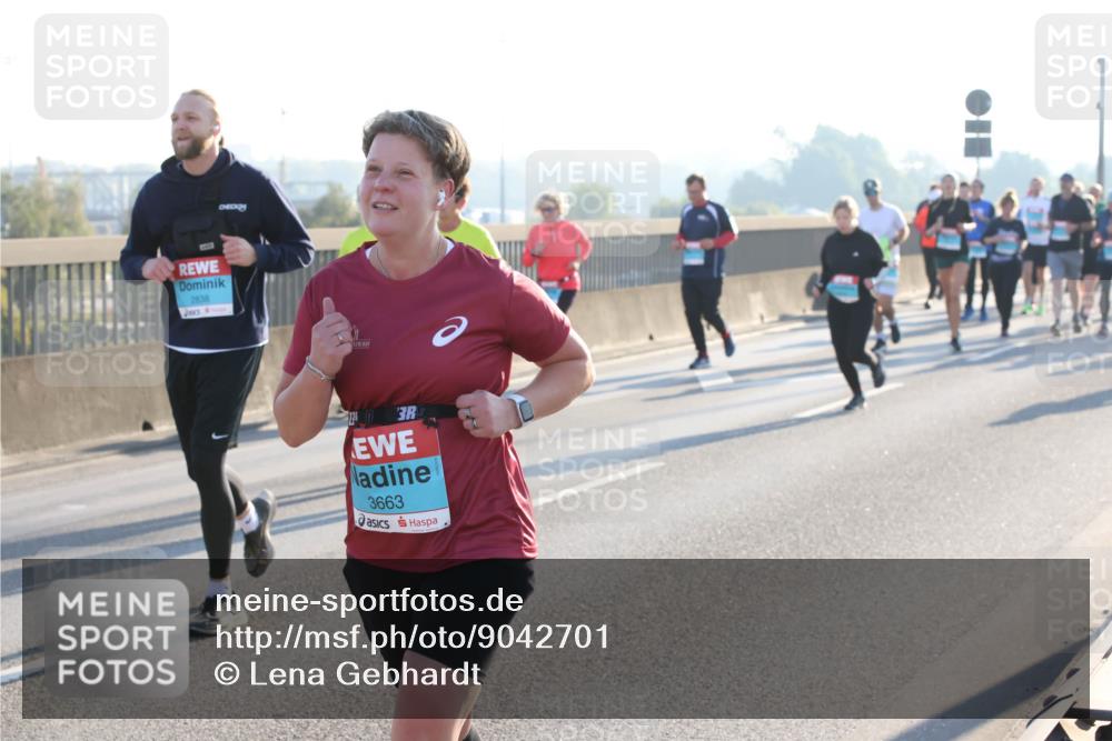 03.10.2025 - Köhlbrandbrückenlauf Lena Gebhardt http://msf.ph/oto/9042701 03.10.2025 09:26:13 Position 1 2838, 3, 3663 meine-sportfotos.de