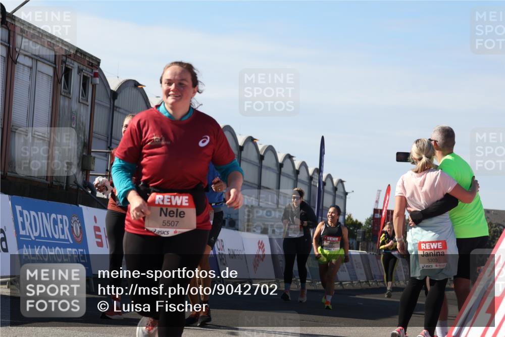 03.10.2025 - Köhlbrandbrückenlauf Luisa Fischer http://msf.ph/oto/9042702 03.10.2025 13:37:07 Ziel 5262, 5303, 5466, 5507, 5592, 6104, 6380, 6381, 6521 meine-sportfotos.de