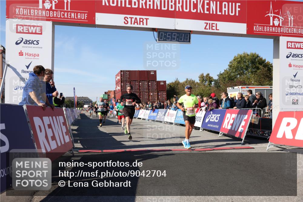 03.10.2025 - Köhlbrandbrückenlauf Lena Gebhardt http://msf.ph/oto/9042704 03.10.2025 12:59:11 Ziel 4164, 4226, 4441, 5967, 6036, 6329, 6390, 6391, 6478, 6493 meine-sportfotos.de