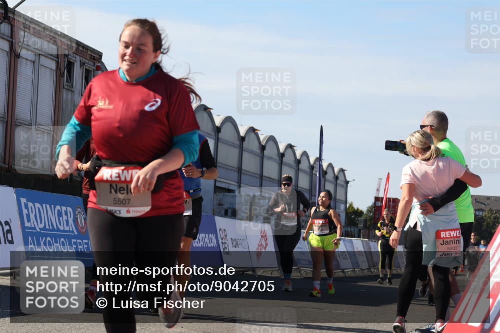 03.10.2025 - Köhlbrandbrückenlauf Luisa Fischer http://msf.ph/oto/9042705 03.10.2025 13:37:07 Ziel 5262, 5303, 5466, 5507, 5592, 6104, 6380, 6381, 6521 meine-sportfotos.de