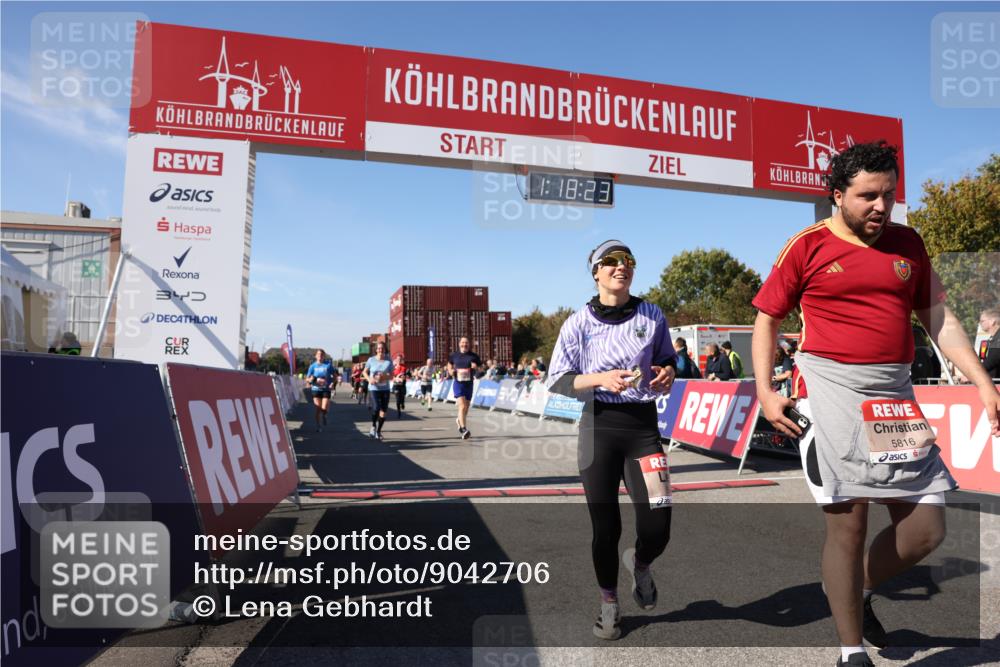 03.10.2025 - Köhlbrandbrückenlauf Lena Gebhardt http://msf.ph/oto/9042706 03.10.2025 13:18:24 Ziel 4154, 4280, 4341, 4560, 4581, 4600, 4760, 4819, 4882, 5192, 5379, 5440, 5691, 5722, 5816, 6001 meine-sportfotos.de