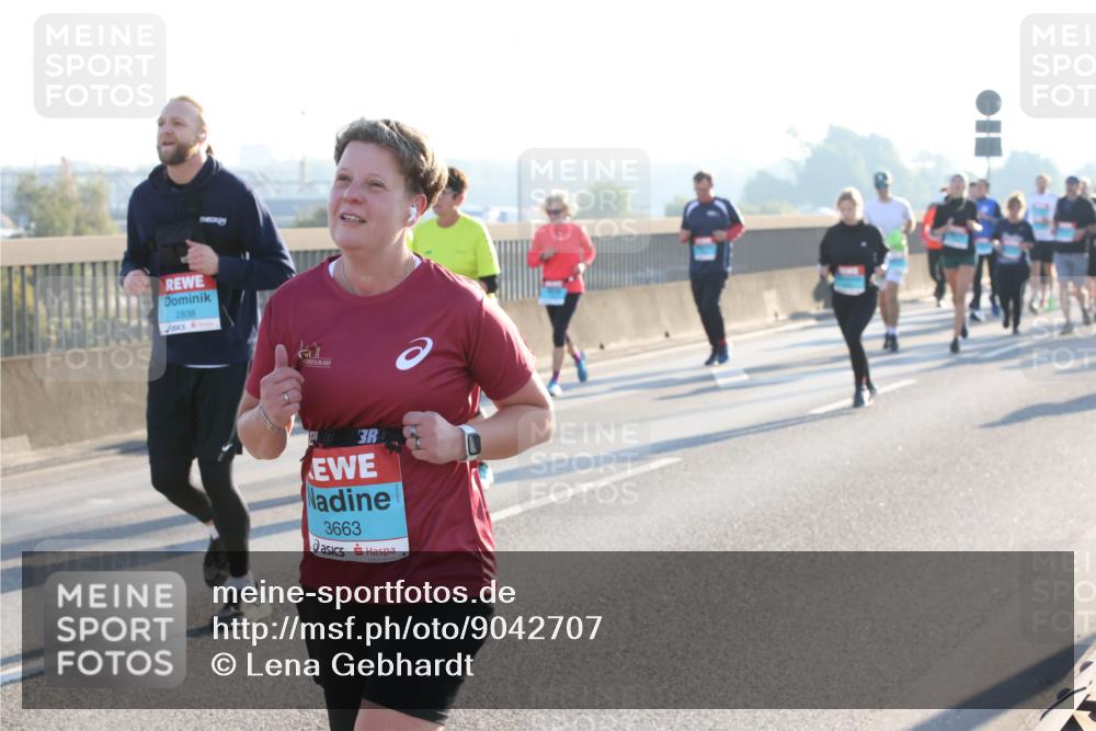 03.10.2025 - Köhlbrandbrückenlauf Lena Gebhardt http://msf.ph/oto/9042707 03.10.2025 09:26:13 Position 1 2838, 3, 3663 meine-sportfotos.de