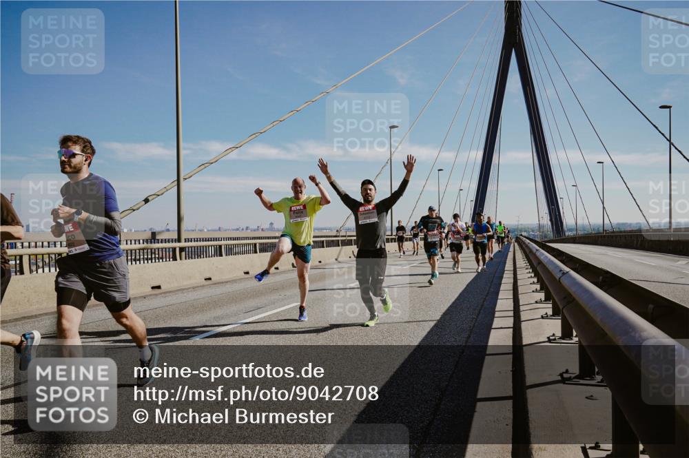 03.10.2025 - Köhlbrandbrückenlauf Michael Burmester http://msf.ph/oto/9042708 03.10.2025 12:24:06 Position 1  meine-sportfotos.de