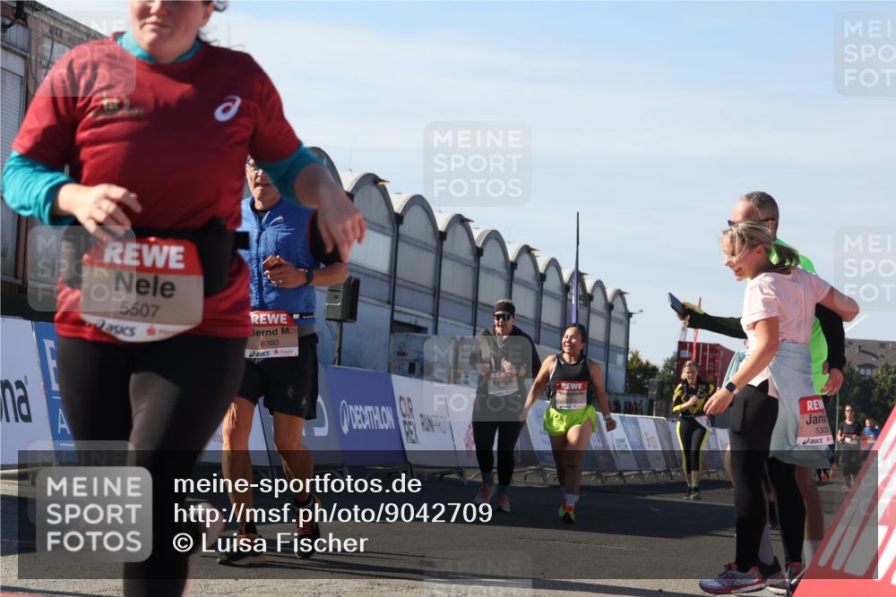 03.10.2025 - Köhlbrandbrückenlauf Luisa Fischer http://msf.ph/oto/9042709 03.10.2025 13:37:07 Ziel 5262, 5303, 5466, 5507, 5592, 6104, 6380, 6381, 6521 meine-sportfotos.de