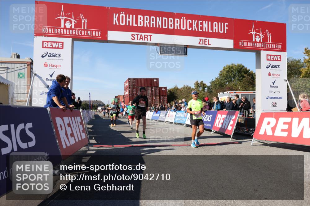 03.10.2025 - Köhlbrandbrückenlauf Lena Gebhardt http://msf.ph/oto/9042710 03.10.2025 12:59:11 Ziel 4164, 4226, 4441, 5967, 6036, 6329, 6390, 6391, 6478, 6493 meine-sportfotos.de