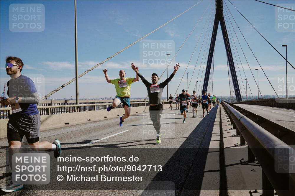03.10.2025 - Köhlbrandbrückenlauf Michael Burmester http://msf.ph/oto/9042713 03.10.2025 12:24:06 Position 1  meine-sportfotos.de