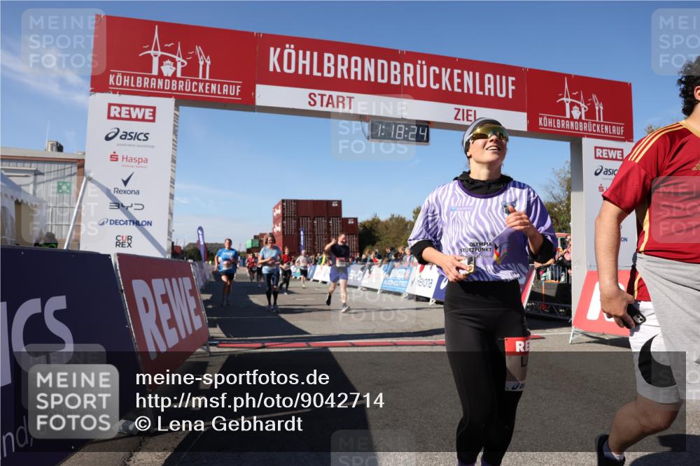 03.10.2025 - Köhlbrandbrückenlauf Lena Gebhardt http://msf.ph/oto/9042714 03.10.2025 13:18:24 Ziel 4154, 4280, 4341, 4560, 4581, 4600, 4760, 4819, 4882, 5192, 5379, 5440, 5691, 5722, 5816, 6001 meine-sportfotos.de