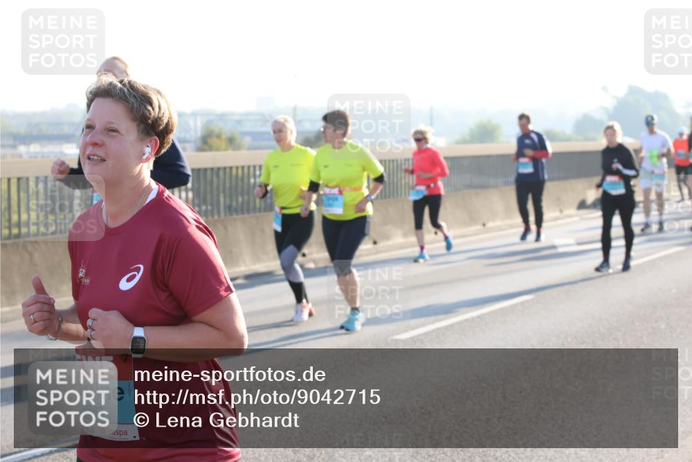 03.10.2025 - Köhlbrandbrückenlauf Lena Gebhardt http://msf.ph/oto/9042715 03.10.2025 09:26:13 Position 1 3663 meine-sportfotos.de