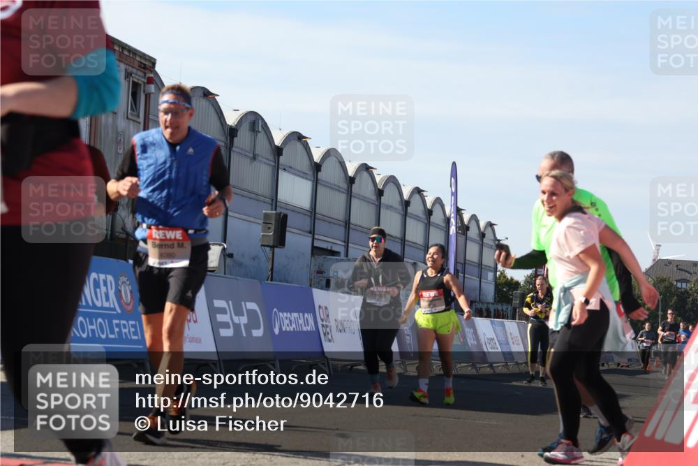 03.10.2025 - Köhlbrandbrückenlauf Luisa Fischer http://msf.ph/oto/9042716 03.10.2025 13:37:08 Ziel 5262, 5303, 5466, 5507, 5576, 5592, 6104, 6380, 6381, 6521 meine-sportfotos.de