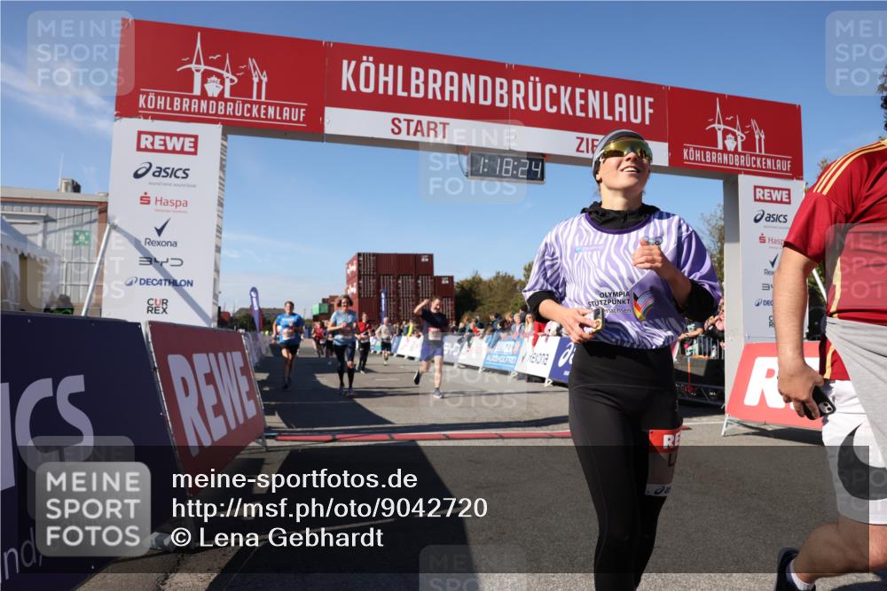 03.10.2025 - Köhlbrandbrückenlauf Lena Gebhardt http://msf.ph/oto/9042720 03.10.2025 13:18:24 Ziel 4154, 4280, 4341, 4560, 4581, 4600, 4760, 4819, 4882, 5192, 5379, 5440, 5691, 5722, 5816, 6001 meine-sportfotos.de