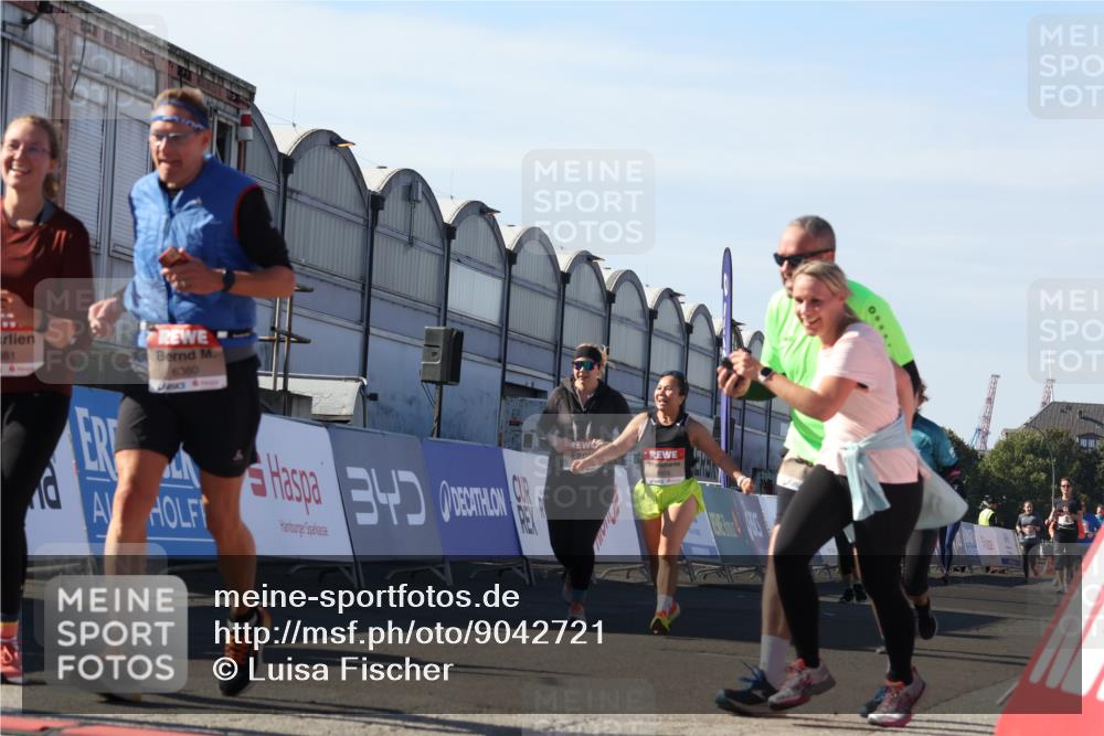 03.10.2025 - Köhlbrandbrückenlauf Luisa Fischer http://msf.ph/oto/9042721 03.10.2025 13:37:08 Ziel 5262, 5303, 5466, 5507, 5576, 5592, 6104, 6380, 6381, 6521 meine-sportfotos.de